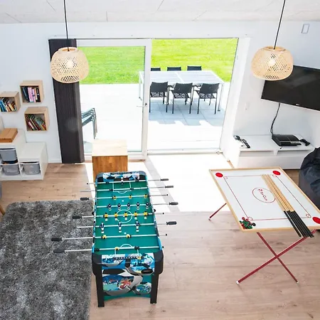 10 Person In Feriehus Ansager